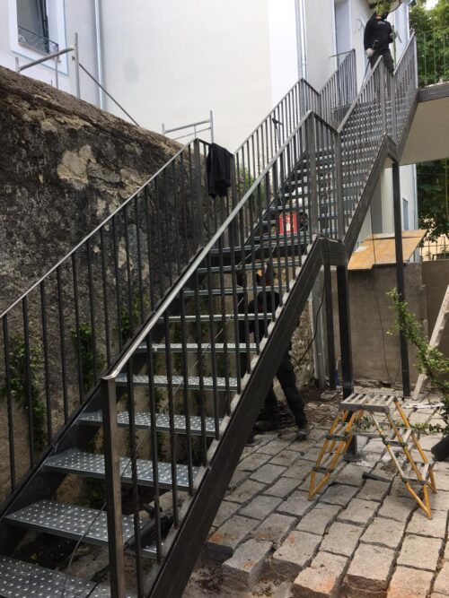 escalera de hierro