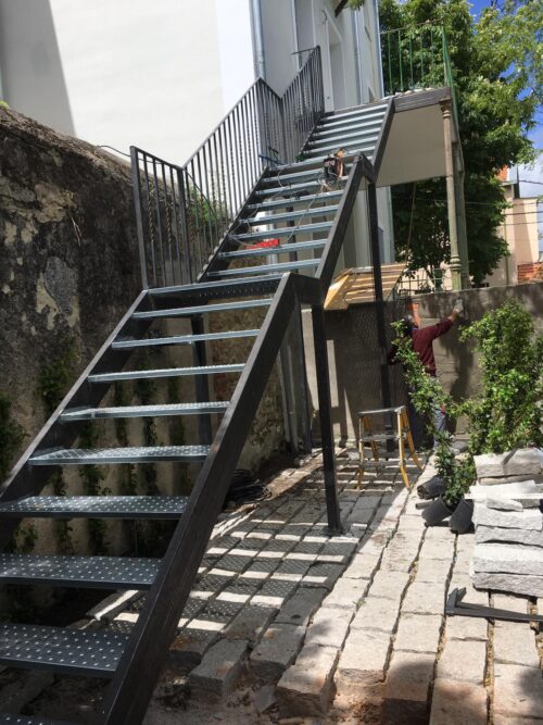 escalera hierro